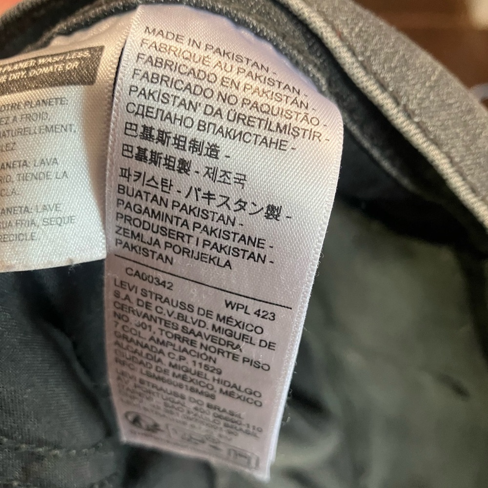 Levi's Black Jean Shorts Raw-Hem mid length shorts 34 - Picture 9 of 11